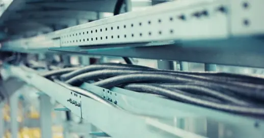 Cableado estructurado energía por bandejas portacable